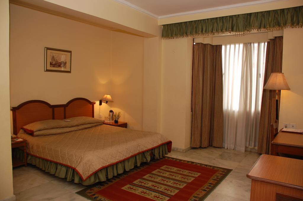Hotel Royale Midtown Бхубанешвар Стая снимка